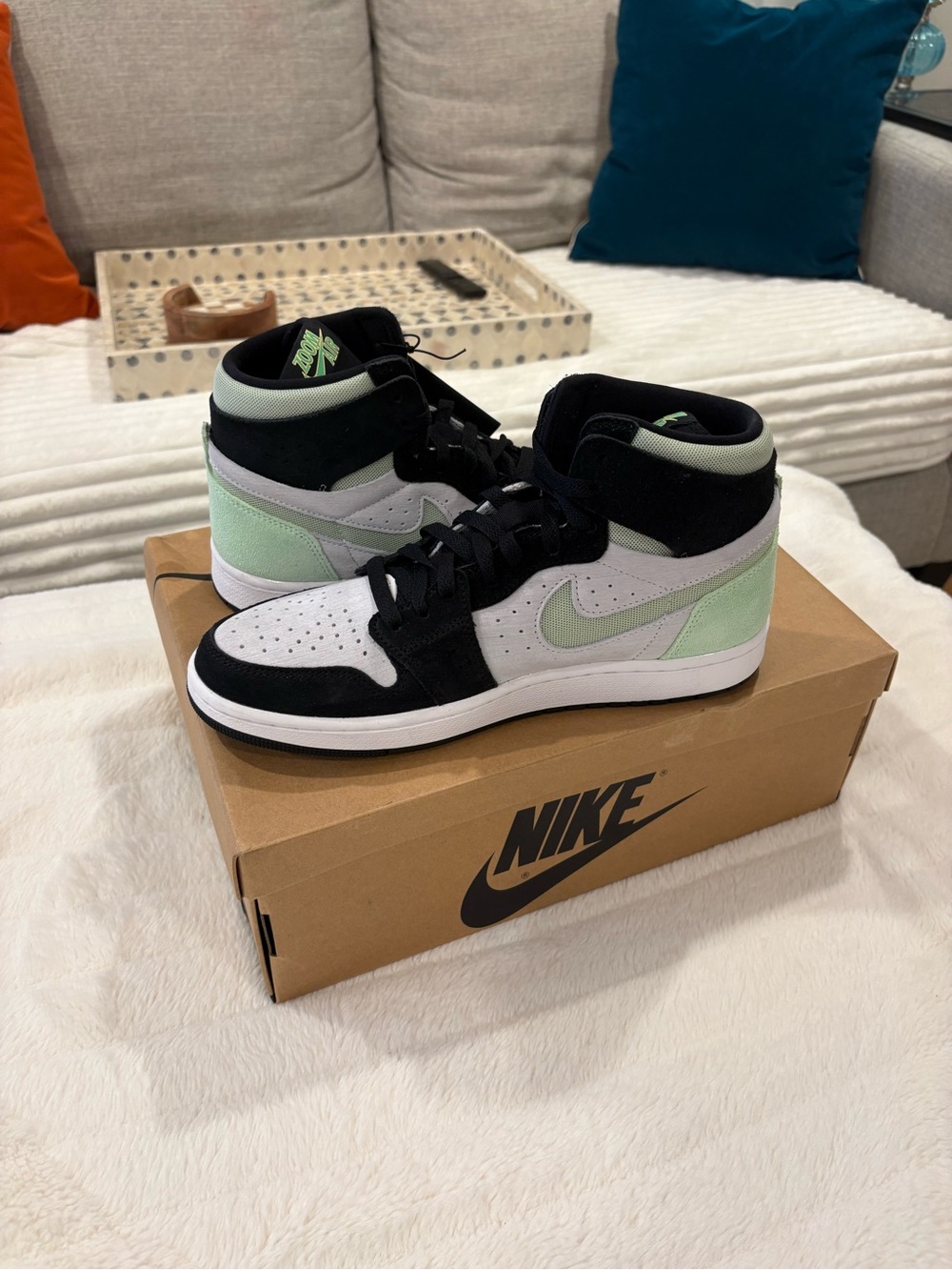Jordan Air Jordan 1 Mid Black White Mint - Picture 2 of 3